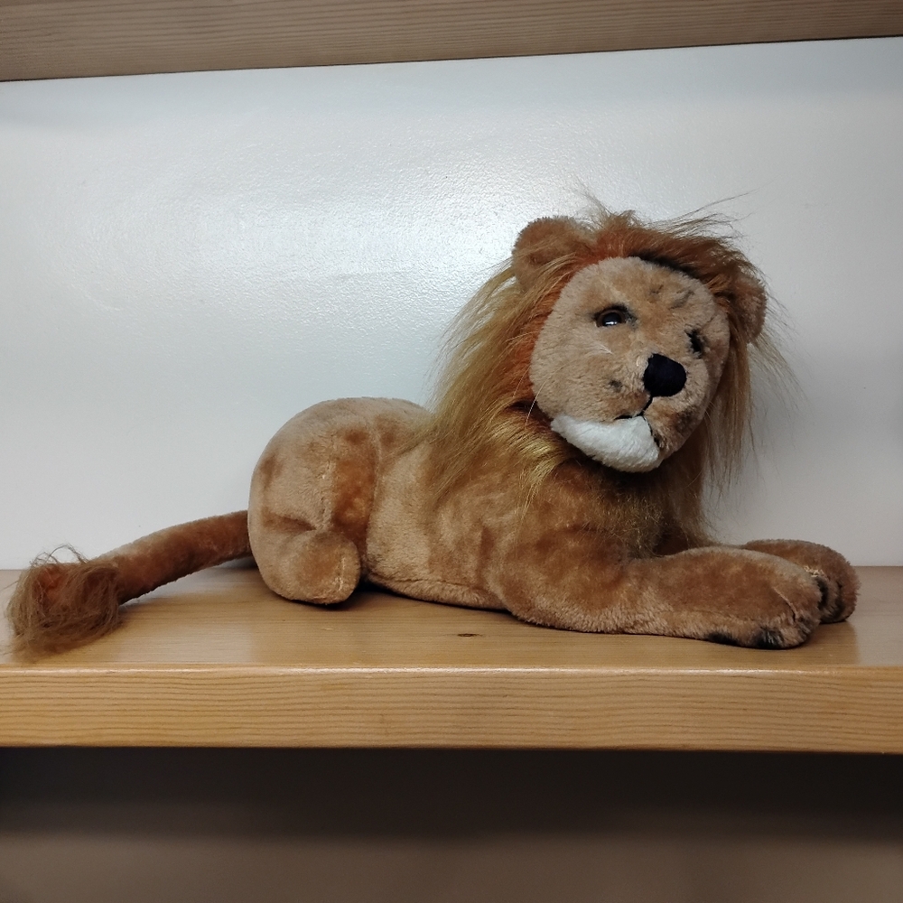 1977‎ Vintage Dakin Realistic  Lion Stuffed Animal Plush Laying Down 15”